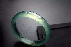 翡翠镯子,传承千年的东方美饰
